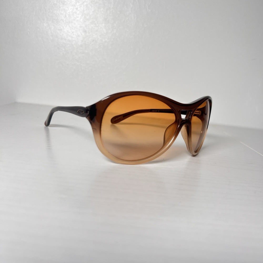 Discontinued Oakley Vacancy Iced Latte Brown Gradient Lens Sunglasses OO2014-05